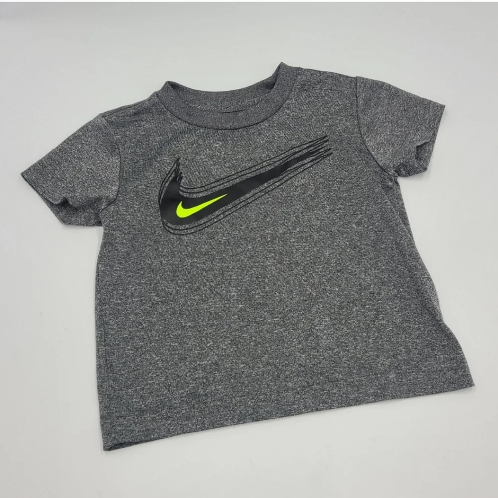 Nike boys' Dri-Fit tee and shorts set size 2T - Picture 2 of 7